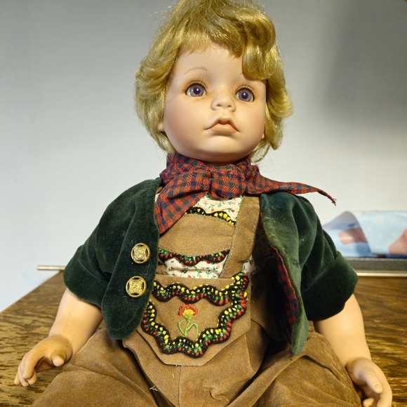 Vintage and Rare Hansel and Gretel Porcelain Dolls - Picture 13 of 16